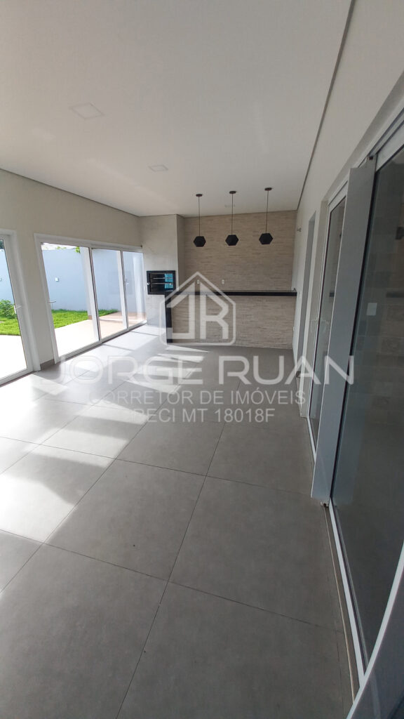 IMÓVEL COM PISCINA DE ALTO PADRÃO NO CENTRO