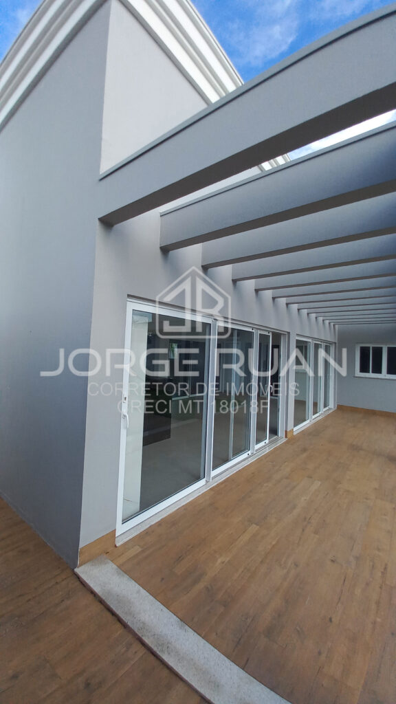 IMÓVEL COM PISCINA DE ALTO PADRÃO NO CENTRO